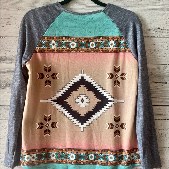 Aztec Print shirt - Picture 4 of 4